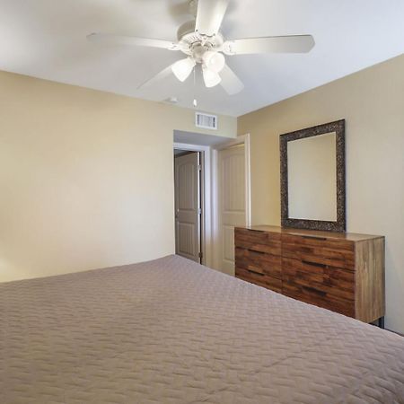 Ground Floor Beachfront Beauty! Steps To The Beach And Pool South Padre Island Værelse billede