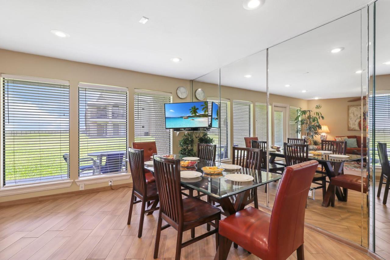 Ground Floor Beachfront Beauty! Steps To The Beach And Pool South Padre Island Eksteriør billede