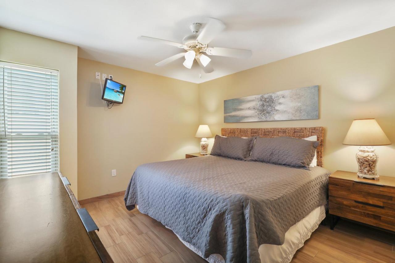 Ground Floor Beachfront Beauty! Steps To The Beach And Pool South Padre Island Eksteriør billede