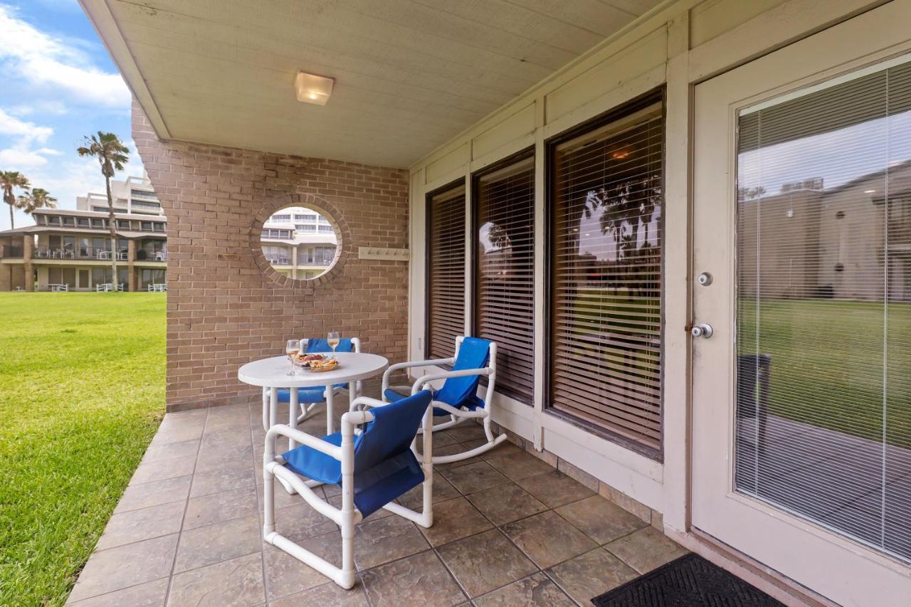 Ground Floor Beachfront Beauty! Steps To The Beach And Pool South Padre Island Eksteriør billede