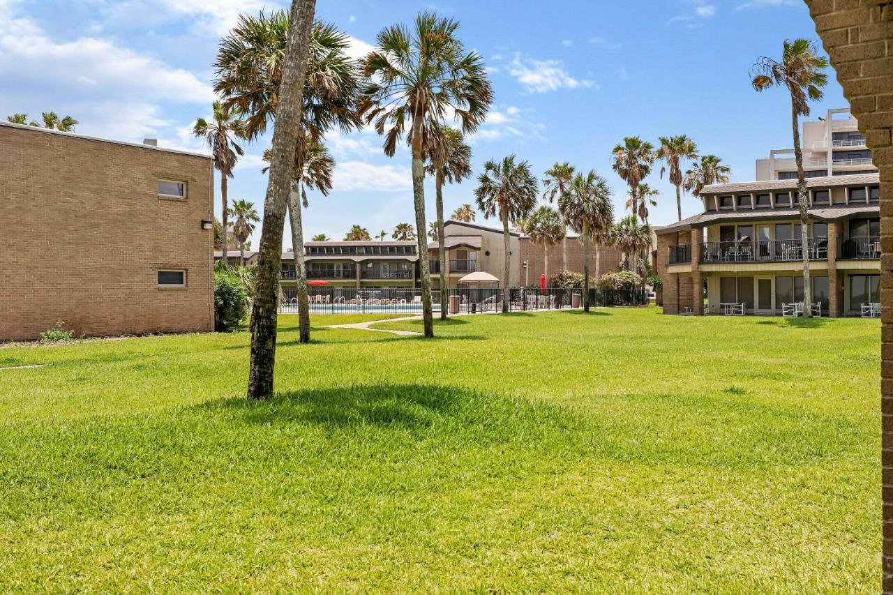 Ground Floor Beachfront Beauty! Steps To The Beach And Pool South Padre Island Eksteriør billede