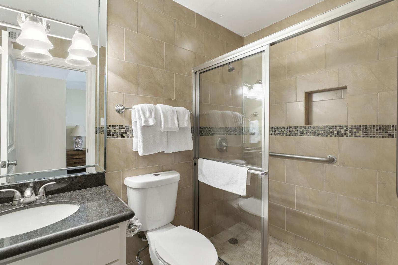 Ground Floor Beachfront Beauty! Steps To The Beach And Pool South Padre Island Værelse billede