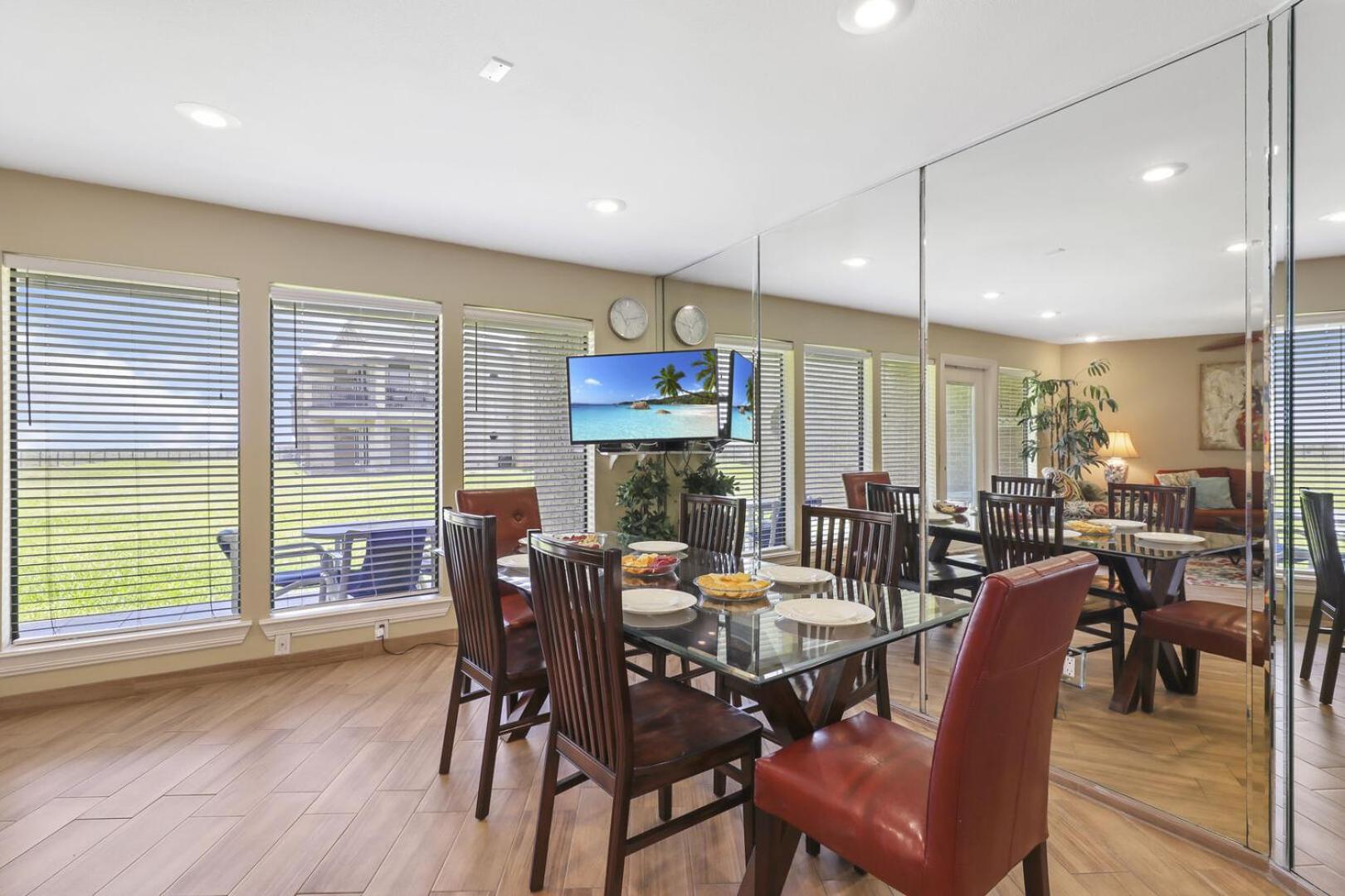 Ground Floor Beachfront Beauty! Steps To The Beach And Pool South Padre Island Værelse billede
