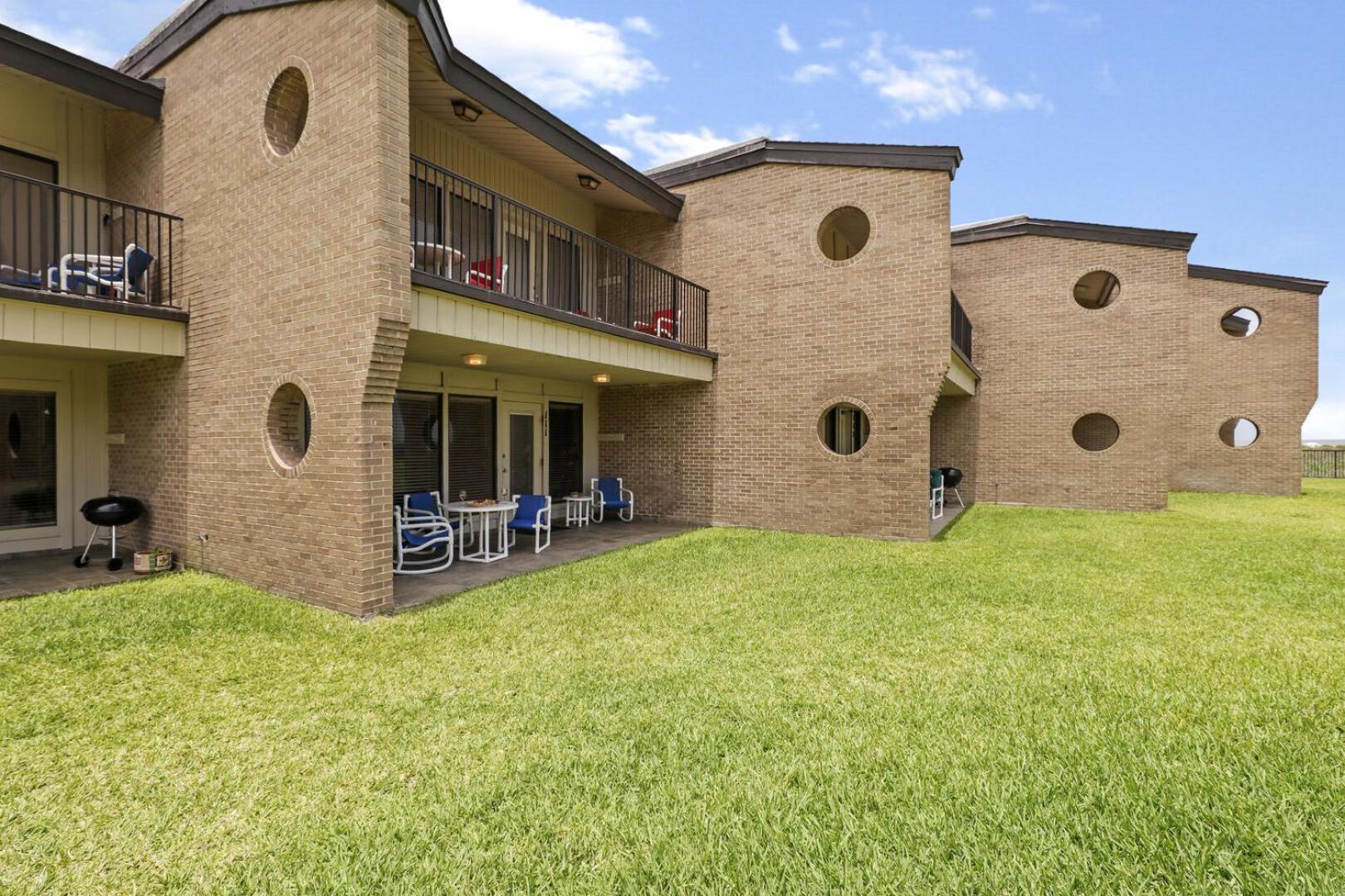 Ground Floor Beachfront Beauty! Steps To The Beach And Pool South Padre Island Værelse billede