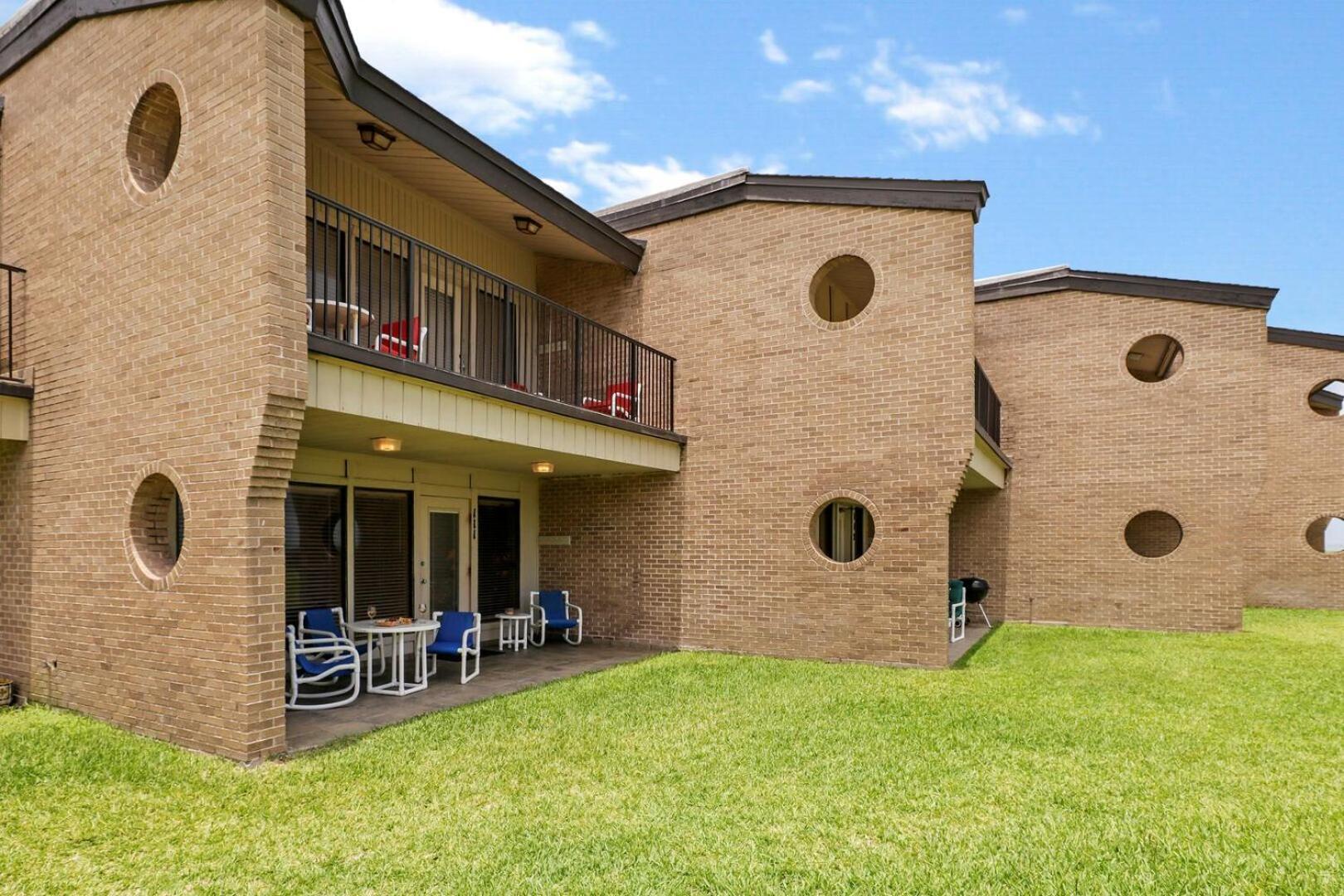 Ground Floor Beachfront Beauty! Steps To The Beach And Pool South Padre Island Værelse billede