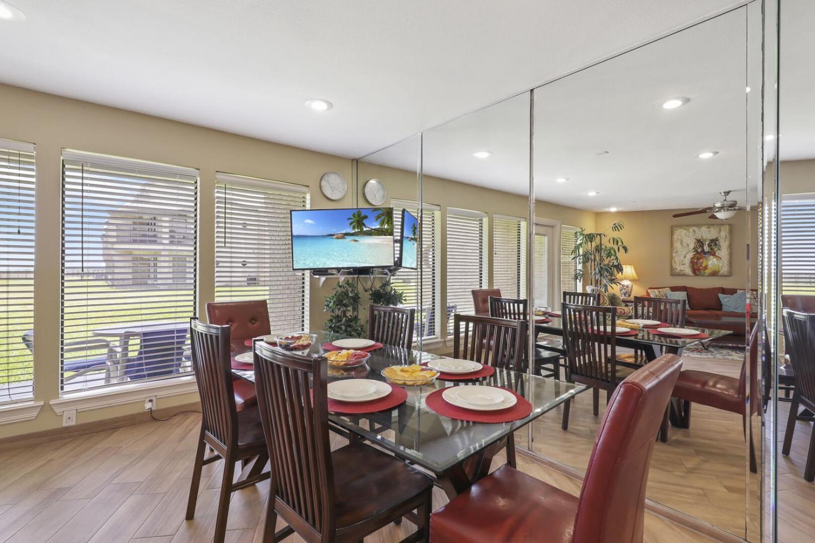 Ground Floor Beachfront Beauty! Steps To The Beach And Pool South Padre Island Værelse billede
